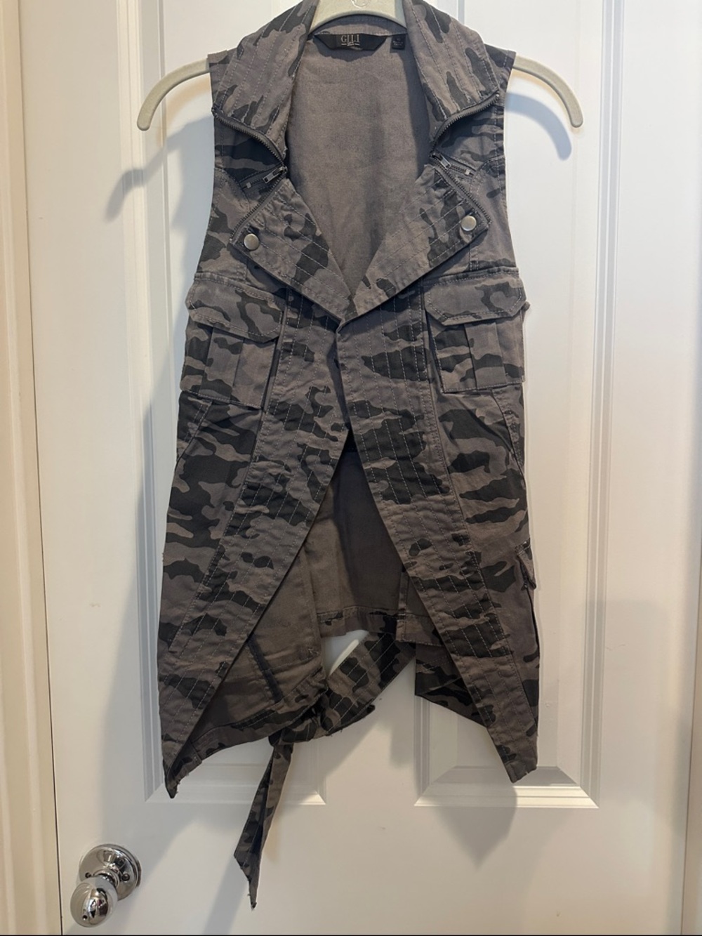 G.I.L.I. Sleeveless Camouflage Utility Vest - Gray Camo